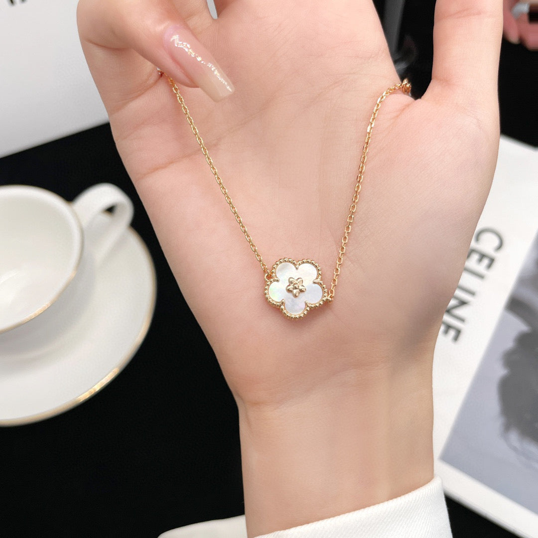 [Regal Gem]LUCKY  WHITE MOP  PLUM BLOSSOM NECKLACE