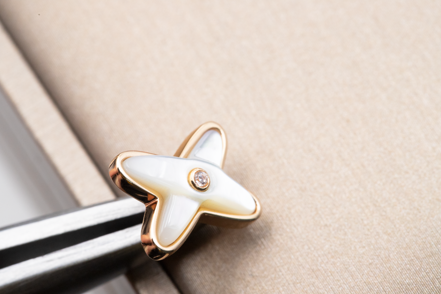 [Regal Gem]JEUX DE WHITE MOP PINK GOLD DIAMOND EARRINGS